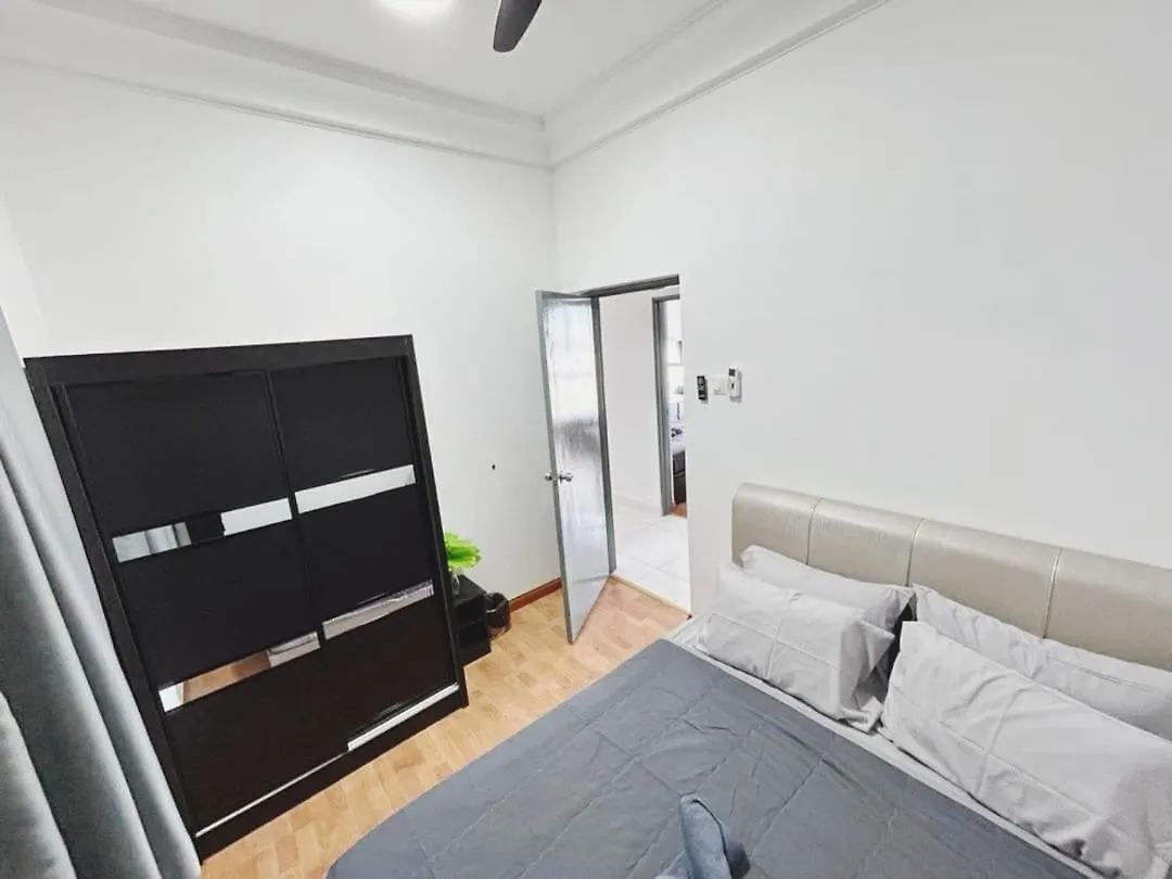 Next To Paradigm Mall Escape Jb,3Br, Up To 10 Person, 新山 0*,  马来西亚